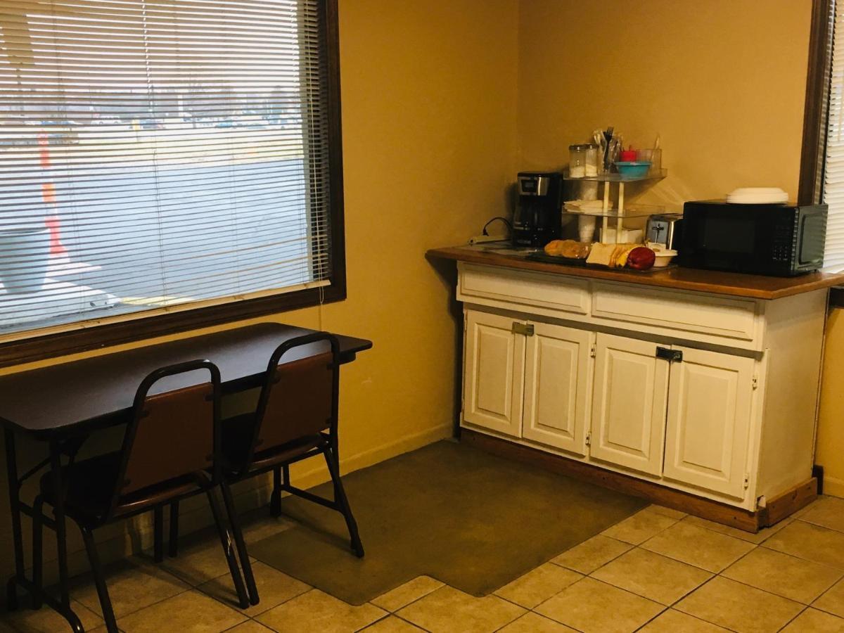 Budget Inn Caravan Motel Harrisonville Buitenkant foto